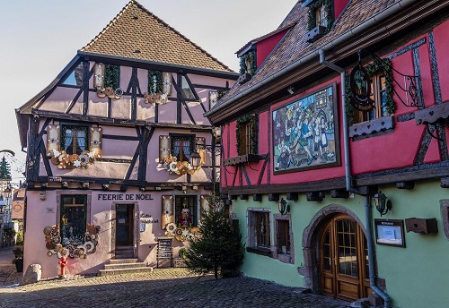 Les maisons à colombages de Riquewihr, symbole du patrimoine alsacien